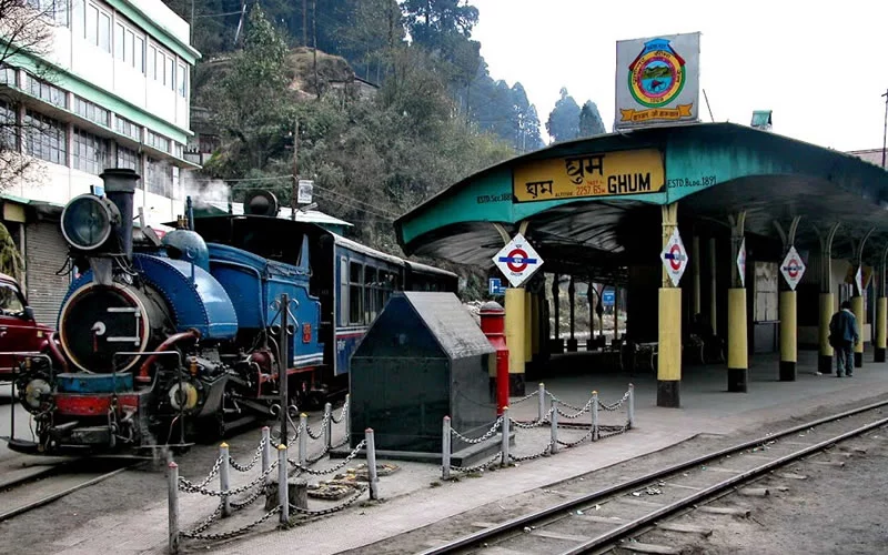 Located 20 minutes drive away from Elgin Hotel in Darjeeling, Ghum is the meeting point of several roads. The Hill Cart Road from Siliguri to Darjeeling runs through the town. Another road leads to Mongpu and Kalimpong-Siliguri road